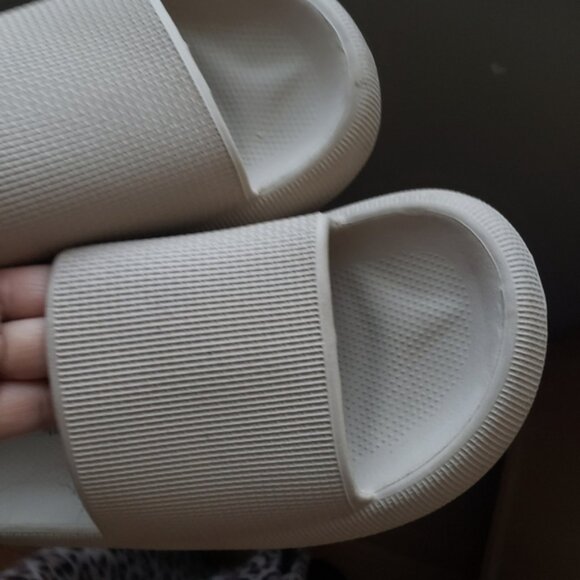 5 With A Bundle Womens Beige Slide Sandals - Picture 3 of 7